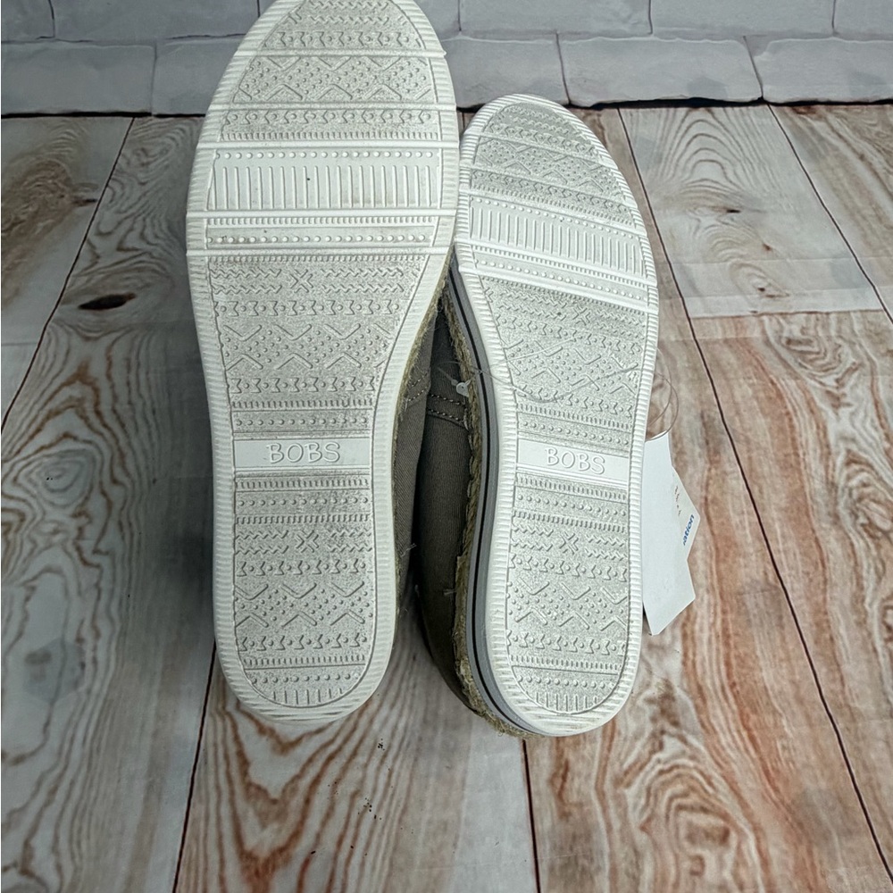 NWT BOBS by Skechers Memory Foam Slip-On Shoes Taupe Espadrille Casual Size 6W - Picture 3 of 6